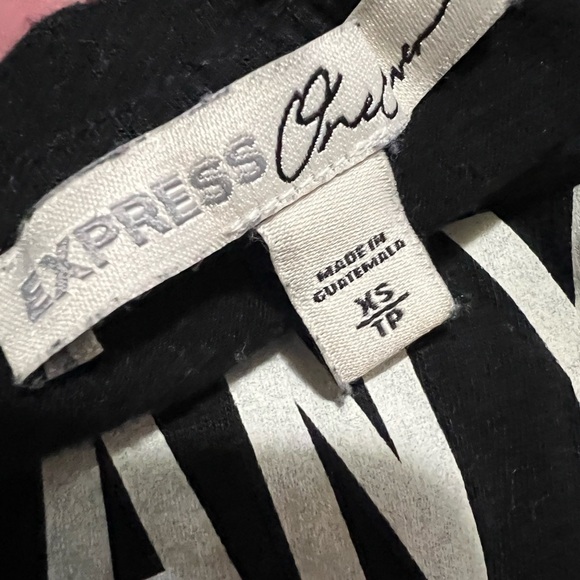 Express XS Black Graphic T-shirt Cotton Modal Blend Soft Fabric Scoop Neck - Picture 6 of 8